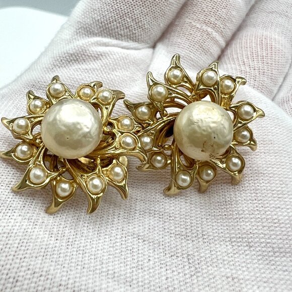 ACCESSOCRAFT NYC Gold Tone Faux Pearl Sun Screw Fast Clip On Earrings Vintage - Picture 8 of 12